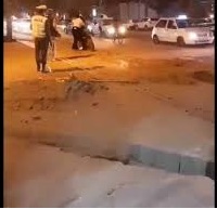 ماموران راهنمایی و رانندگی زاهدان دست به بیل شدند