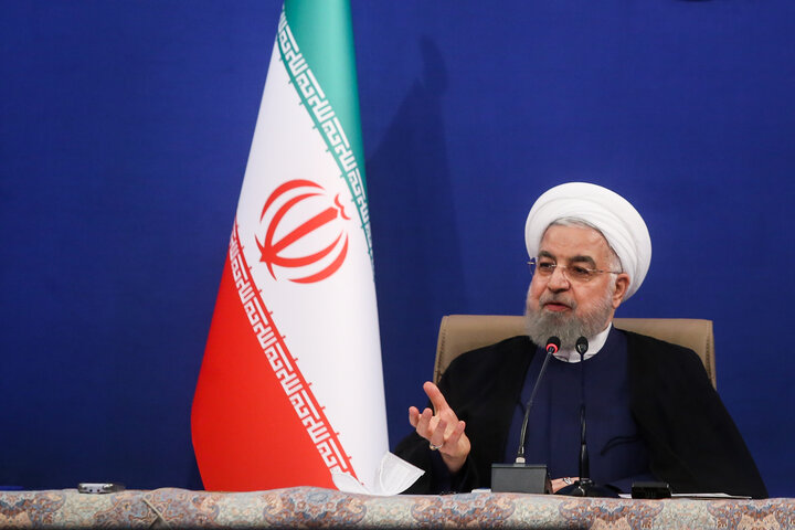 روحانی: برای دشمن نه فرش قرمز پهن می کنیم نه سر خم خواهیم کرد