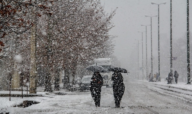 آغاز بارندگی ها در کشور/ کاهش ۱۲ درجه ای هوا