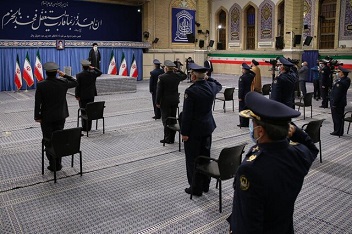 فرماندهان و کارکنان نیروی هوایی ارتش با فرمانده کل قوا، دیدار کردند