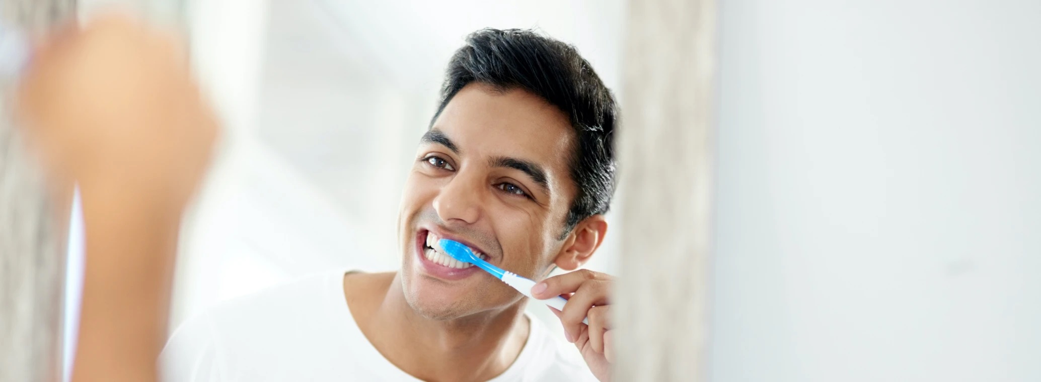 عوارض استفاده از خمیر دندان سفید کننده چیست ؟ هرآنچه باید بدانید!