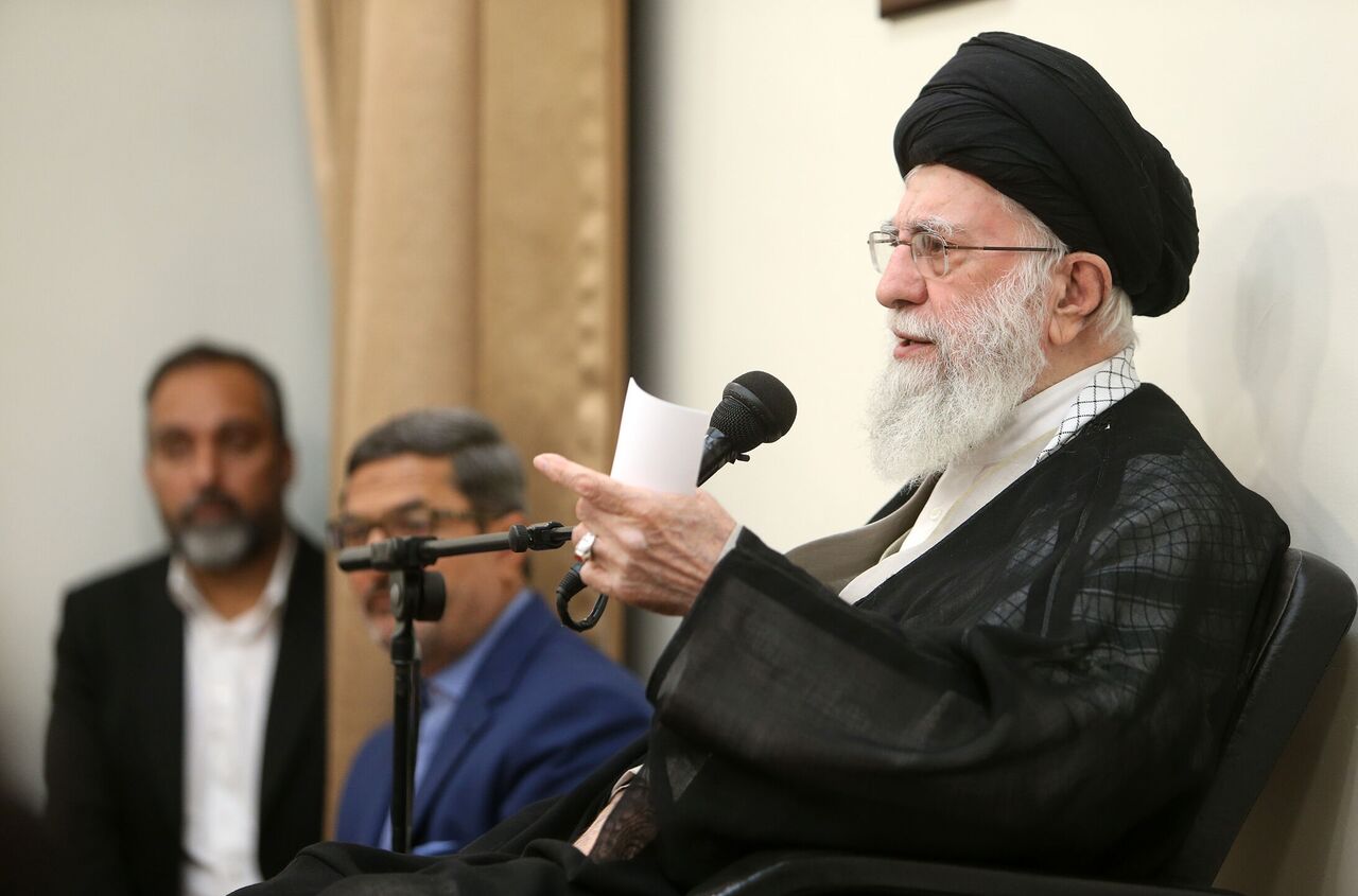 رهبر انقلاب: حرکت مدافعان حرم ایران و منطقه را نجات داد