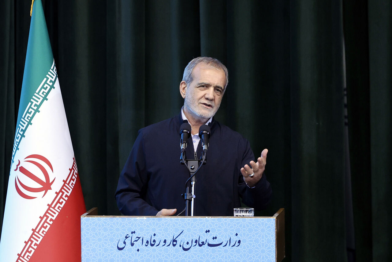 پزشکیان: موانع اداری را از پیش پای تعاونی‌ها بر می‌داریم/فقط حرف نمی‌زنیم، عمل می‌کنیم